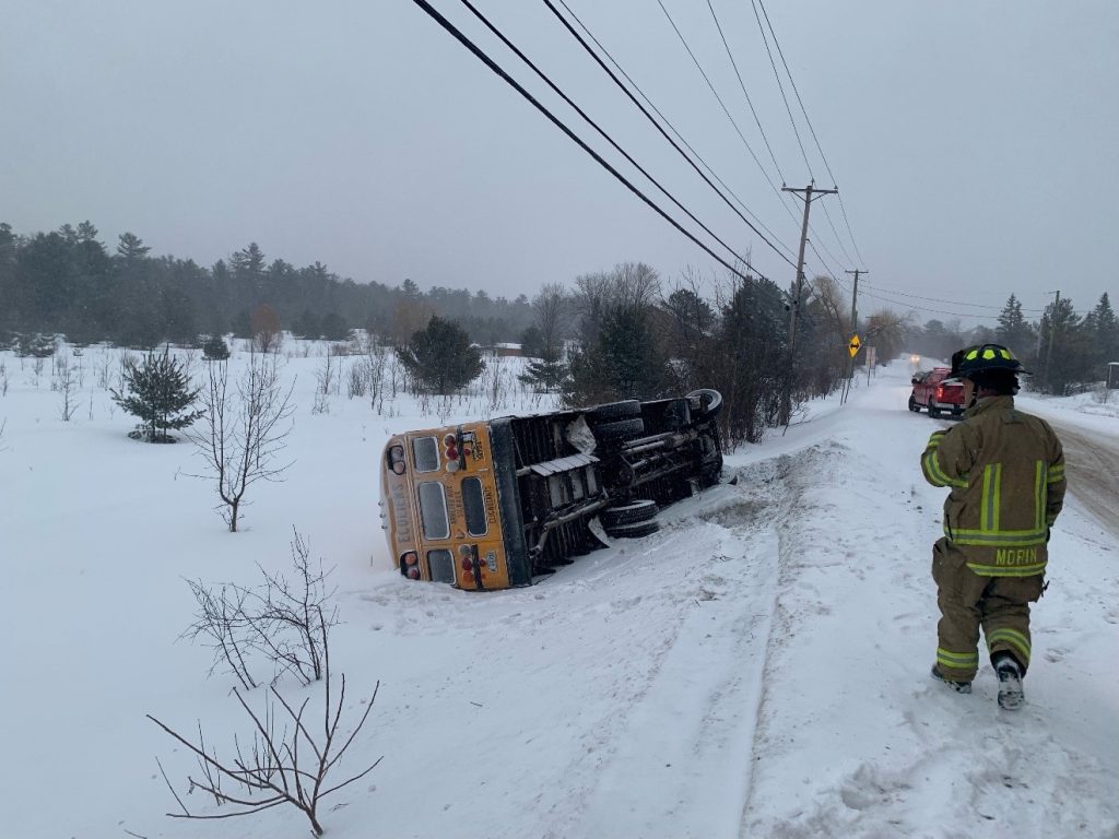 Sortie de route d’un autobus scolaire