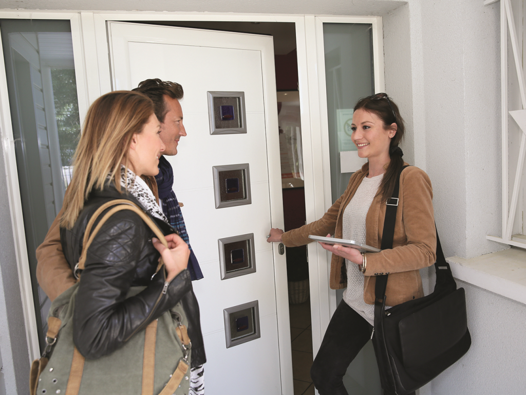 Une journée portes ouvertes pour vendre sa maison : bonne ou mauvaise idée?