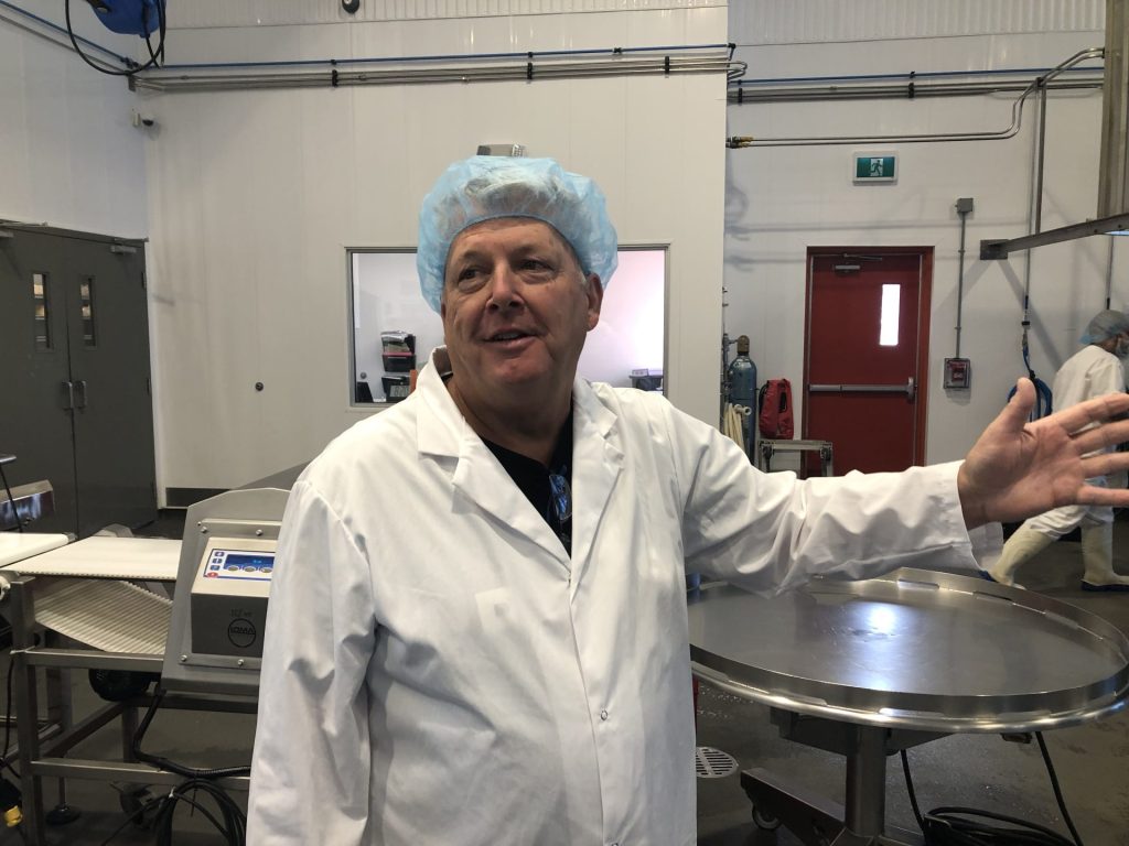 le directeur des opérations de l’usine et co-propriétaire de La Trappe à Fromage Mario Hébert